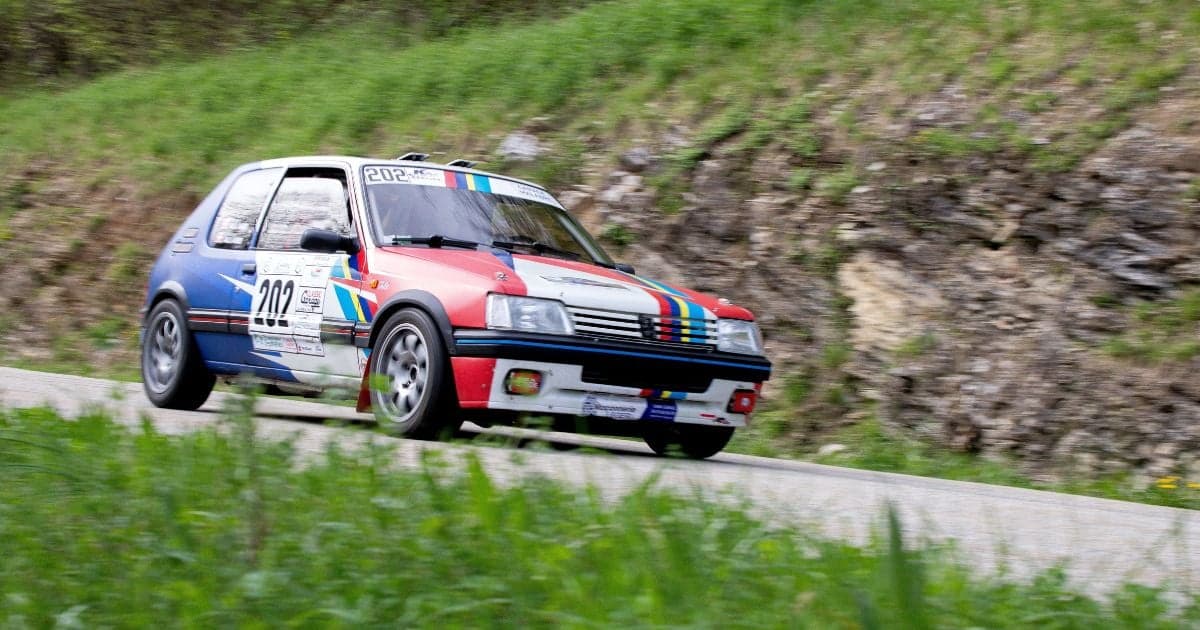 Flashé à 89 km/h en zone 50 lors du Rallye des Ardennes : un pilote face à la justice