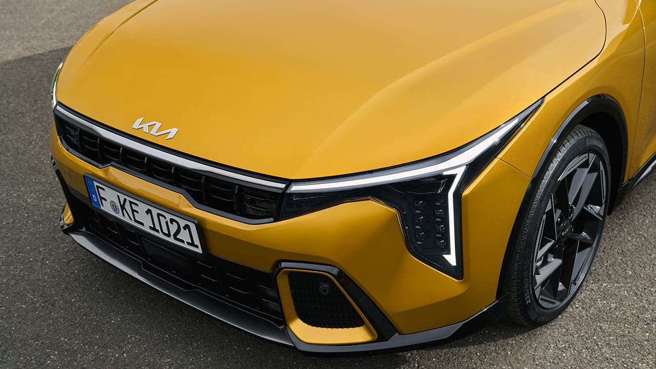 KIA K4 con descuento de 4.800 €: el compacto con etiqueta ECO que destrona a los coches chinos