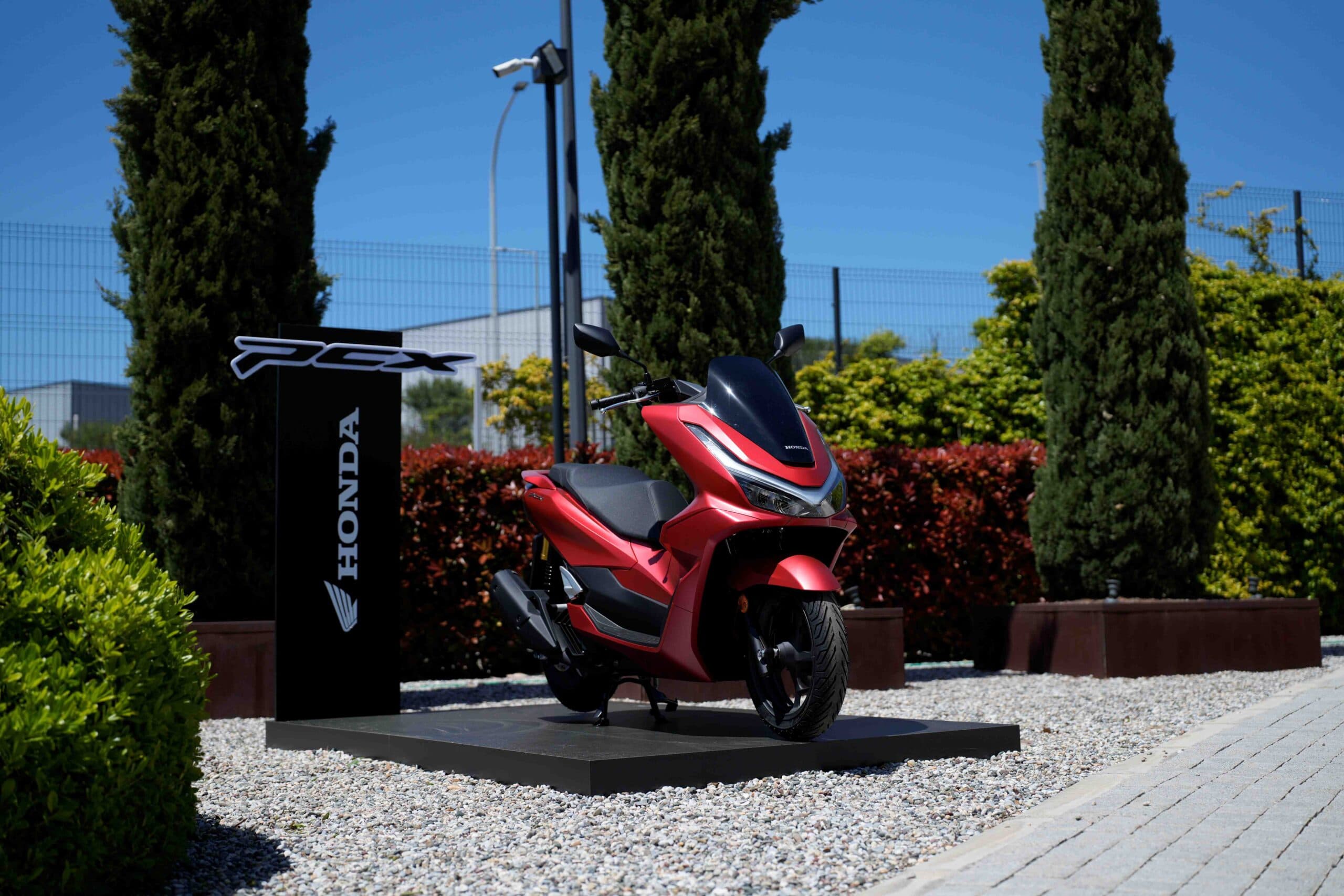 Honda PCX125 Türkiye'de Satışa Sunuldu: İzmir'de Üretilen İlk Scooter