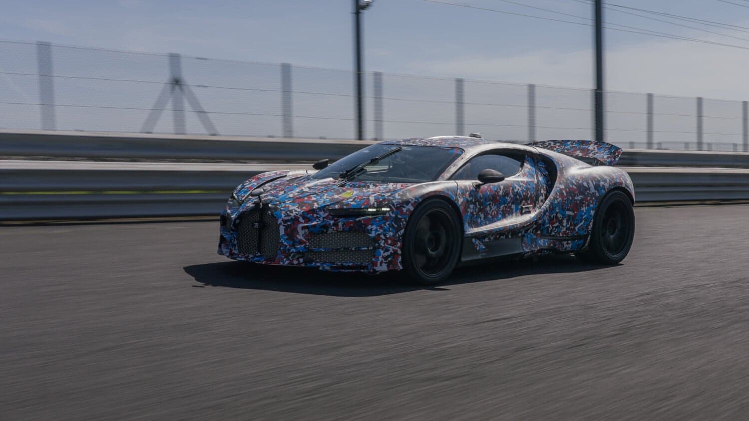 Pourquoi la Bugatti Tourbillon utilise des pneus d'avion ?