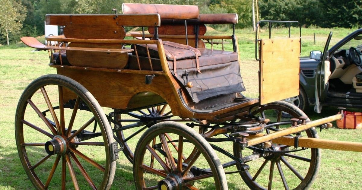 150 ans après, la voiture hippomobile Corbin retrouve son garage à Nogent-sur-Seine