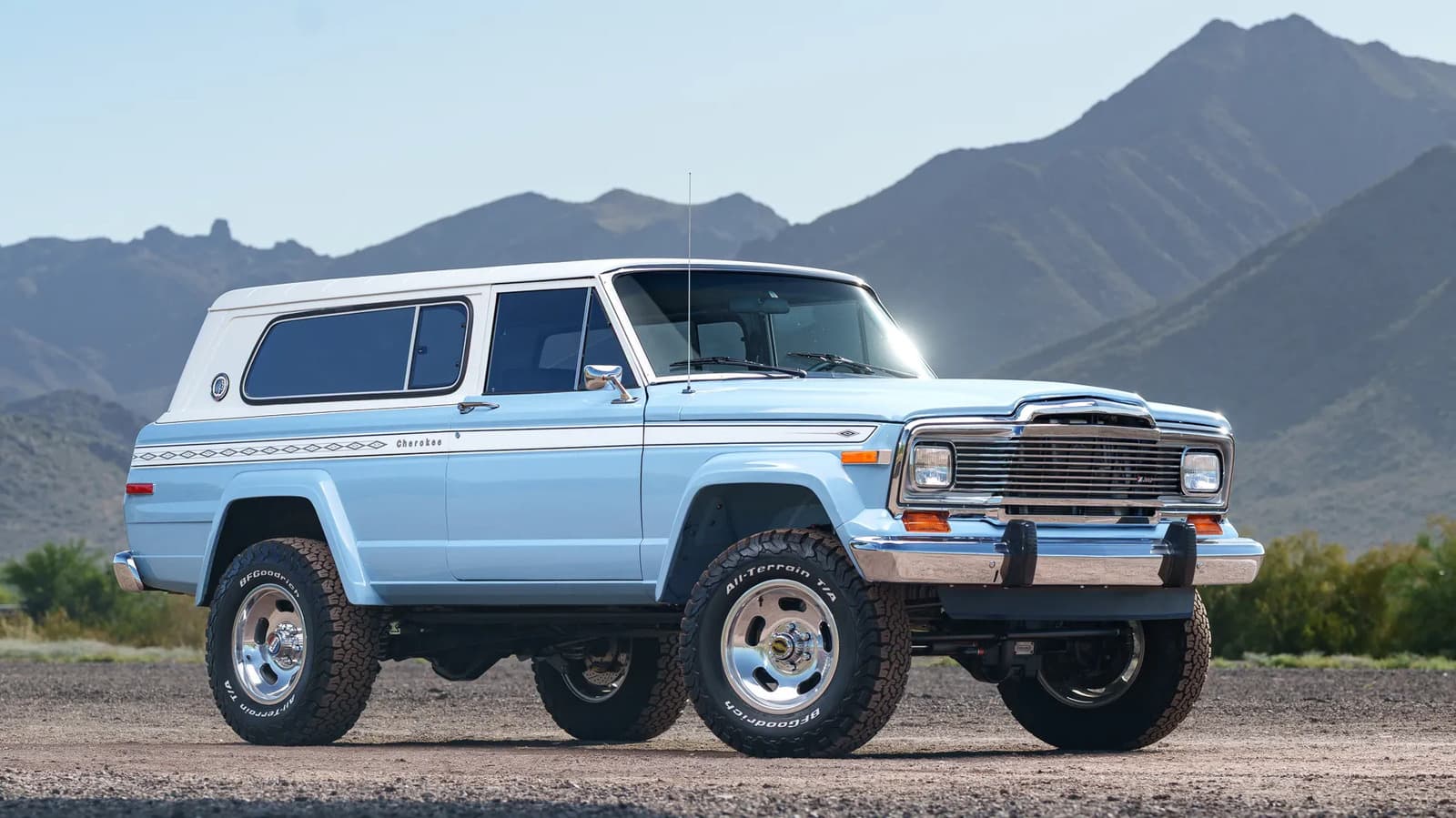Manual Jeep Cherokee Chief With a Viper V10 Is the Ultimate Fuel-Hungry Beast