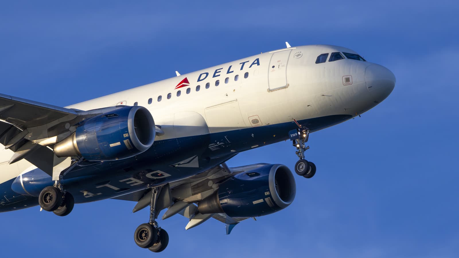Man Faces Federal Charges and Up to 20 Years in Prison for Slapping a Flight Attendant