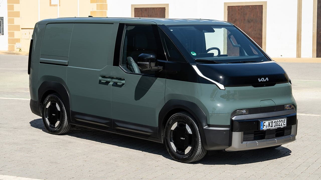 KIA PV5 Cargo: la furgoneta eléctrica del año desde 18.390 € para autónomos