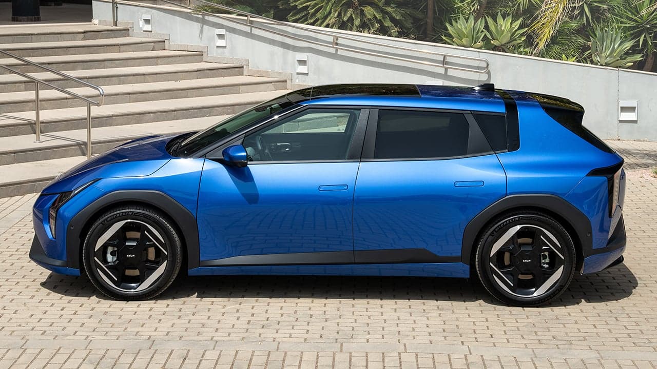 KIA EV4 con 8.300 € de descuento: la alternativa más sensata al BYD Dolphin y MG4