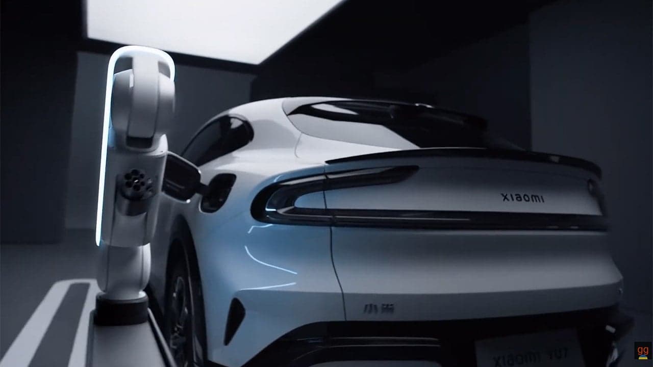 Xiaomi lanza un brazo robótico para cargar tu coche eléctrico en casa sin hacer nada