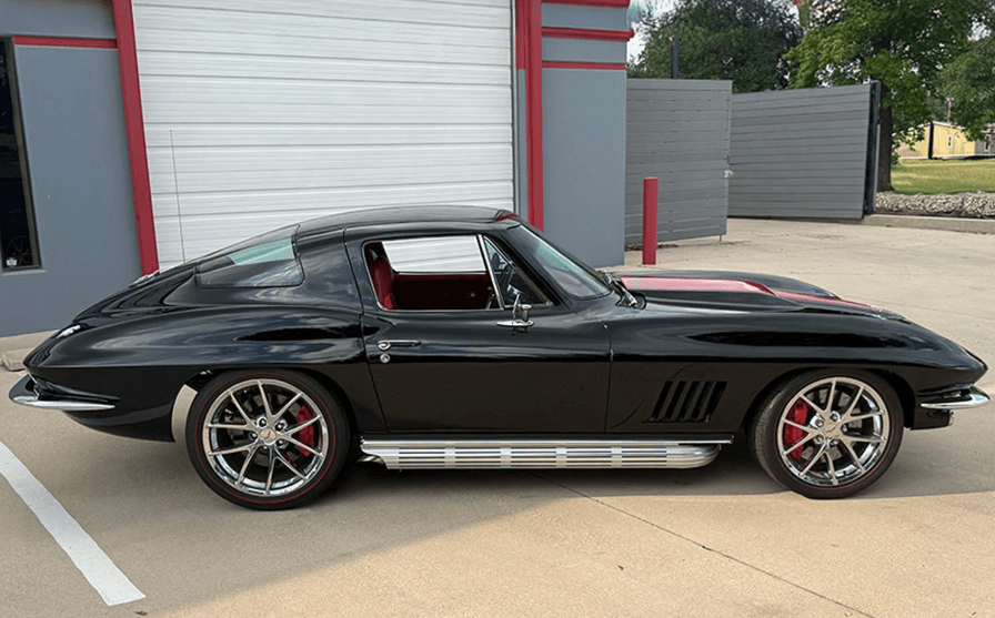 États-Unis : Cette Chevrolet Corvette 1967 d'exception possède une lunette arrière divisée