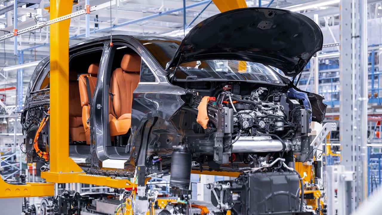 Mercedes-Benz Vitoria inicia la producción del VLE: la revolución eléctrica de las furgonetas premium